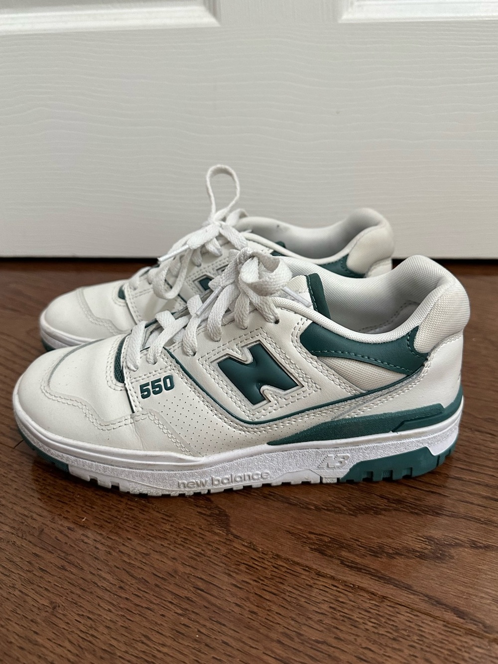 New Balance 550 Sneakers - Picture 4 of 8